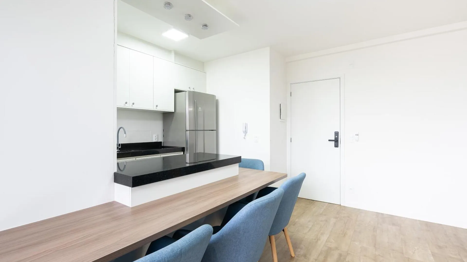 Apartamento Com Vista Mar, Ar-Condicionado, Wi-Fi Condominio Com Piscina, Quadra De Esportes Playground Infantil A 15 Minutos Do Beto Carreiro Piçarras 0*,  Brasile